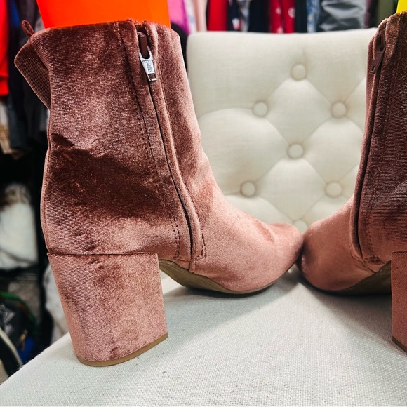 Dusty Rose Velvet Ankle Boots for Women Zip Up Heeld Boots Old Navy size 7 - Picture 4 of 5